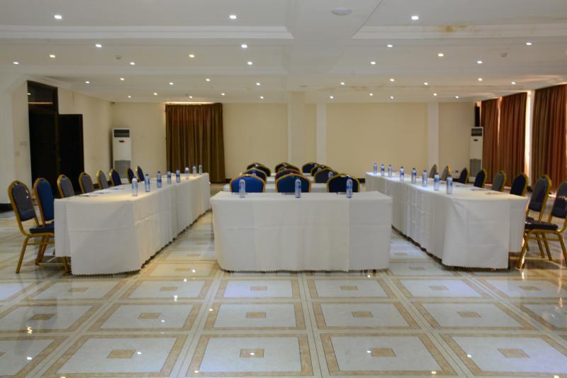 Ampomaah Hotel Accra Bagian luar foto