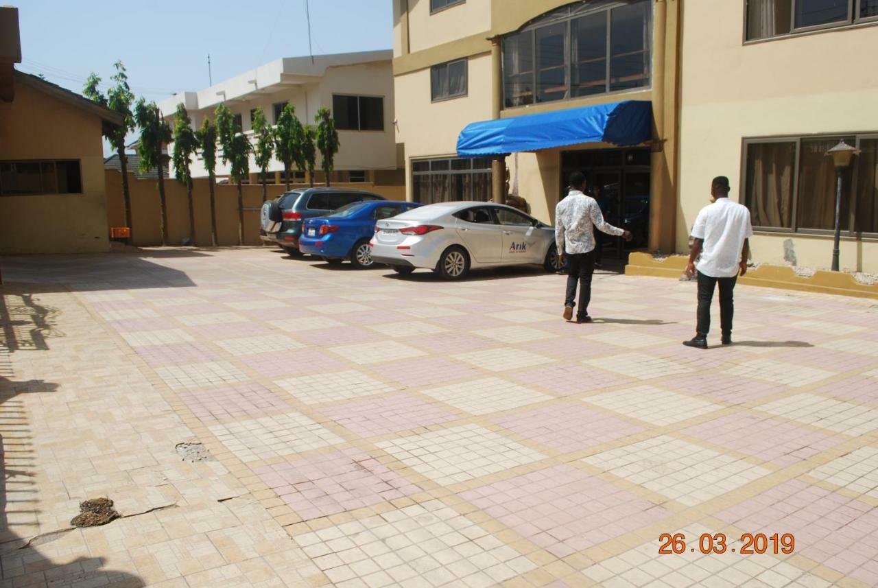 Ampomaah Hotel Accra Bagian luar foto