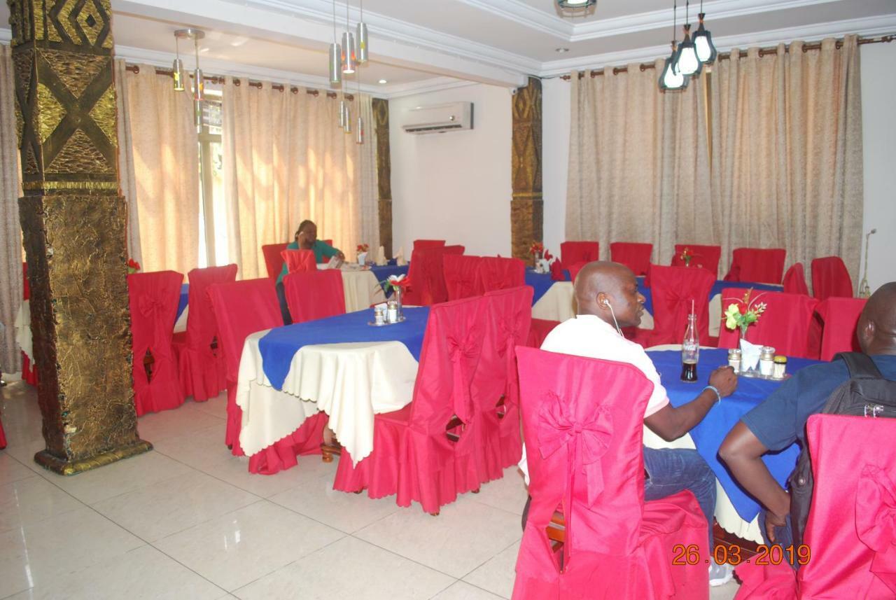Ampomaah Hotel Accra Bagian luar foto